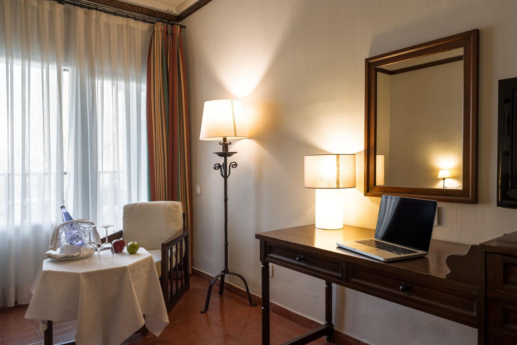 Parador De Manzanares Exterior photo