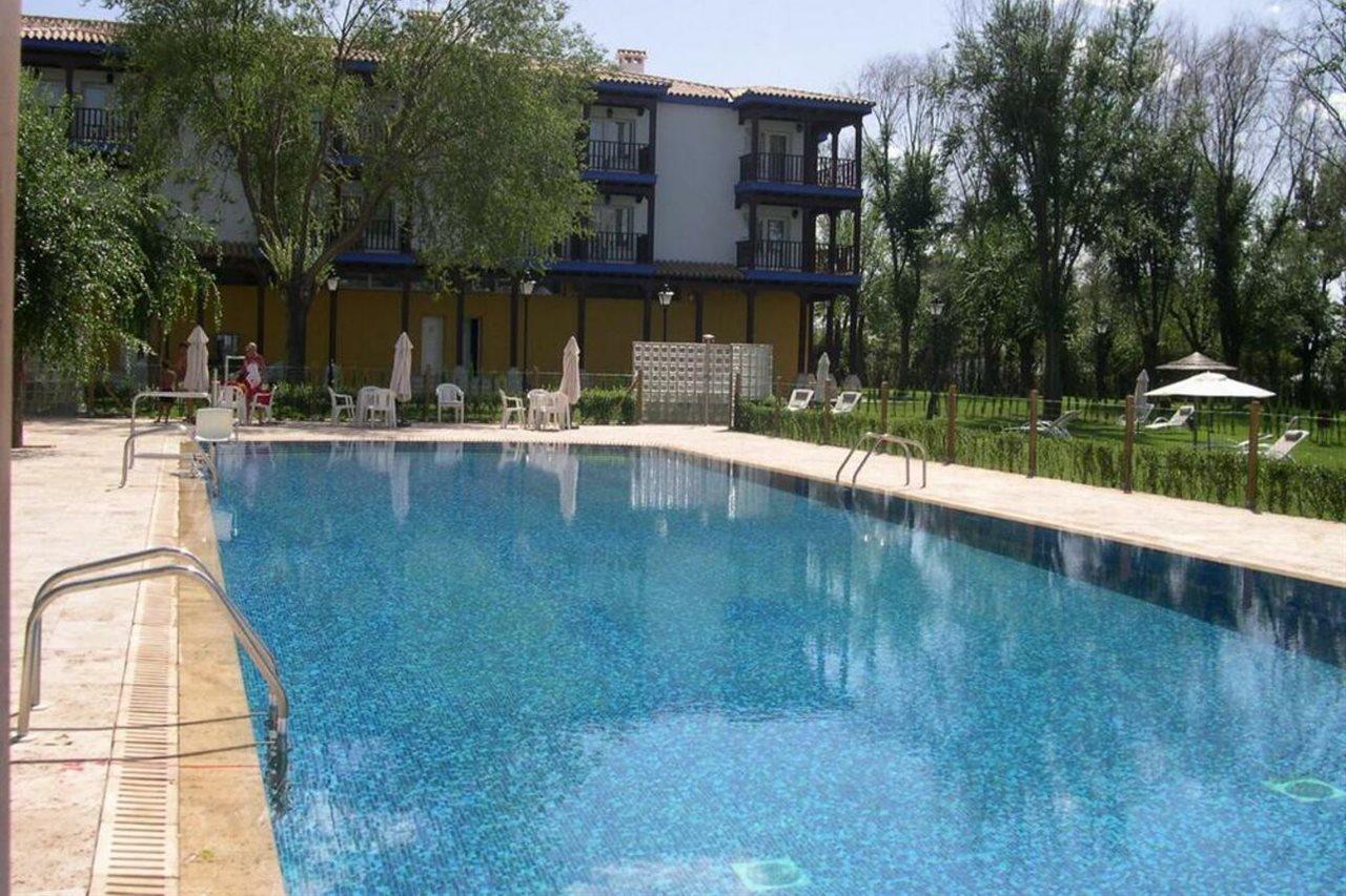 Parador De Manzanares Exterior photo